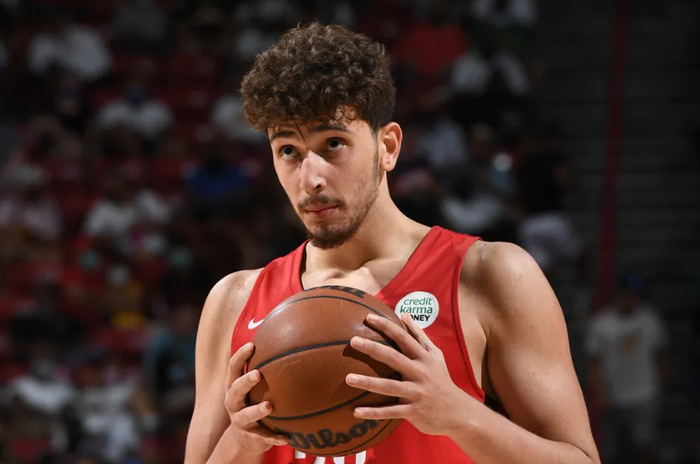 新秀崭露头角,新星力挺球队夺得胜利的简单介绍 新秀崭露头角,新星力挺球队夺得胜利的简单介绍